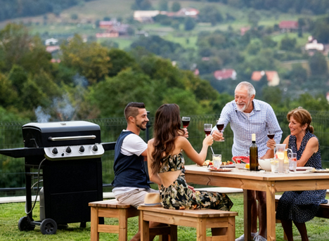 Imprescindible para reuniones familiares: una parrilla BBQ para momentos cálidos y acogedores de unión.